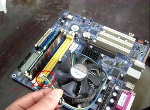 台式主机没装风扇电源接哪里