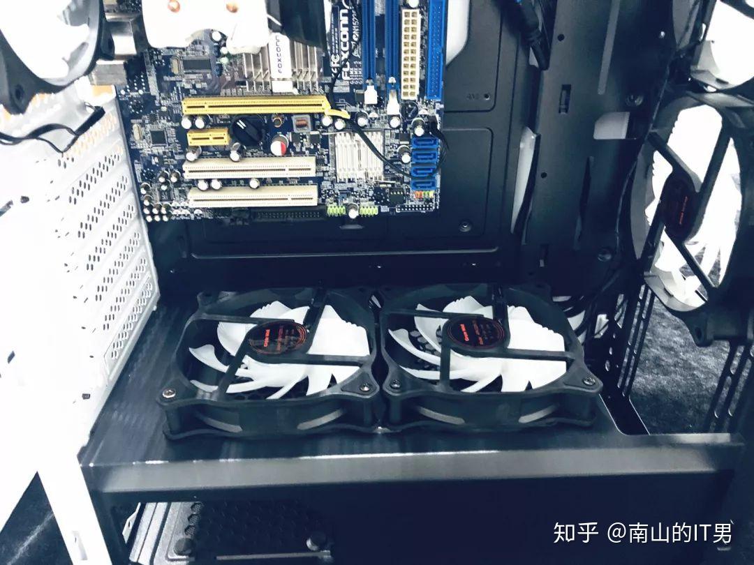 主机水冷和风扇一起装