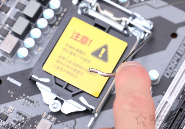 简单解释组装主机的一般步骤
