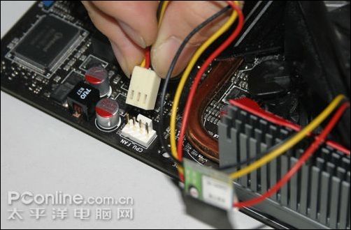 电脑主机风扇的电源在哪里