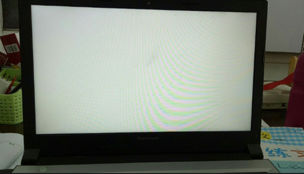 电脑显示屏白屏是主机问题